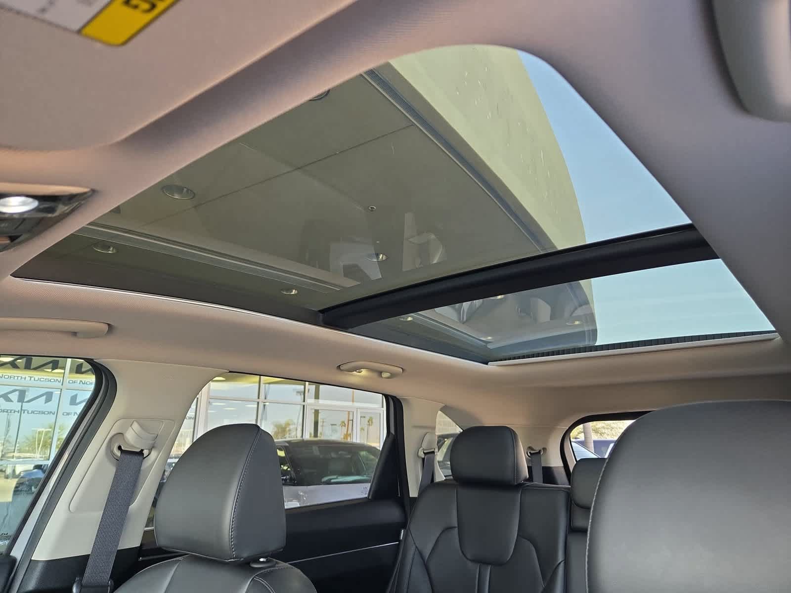 Used 2024 Kia Sorento S w/ Panoramic Sunroof Package FWD image 19