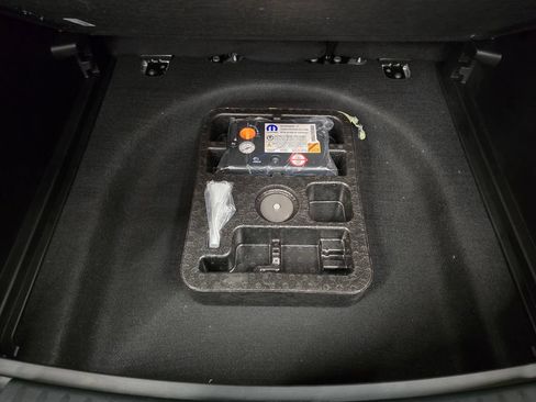 New 2026 Jeep Compass Latitude AWD/4WD image 34