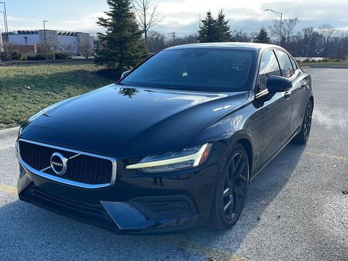 Used 2019 Volvo S60 T6 Momentum w/ Premium Package image 3
