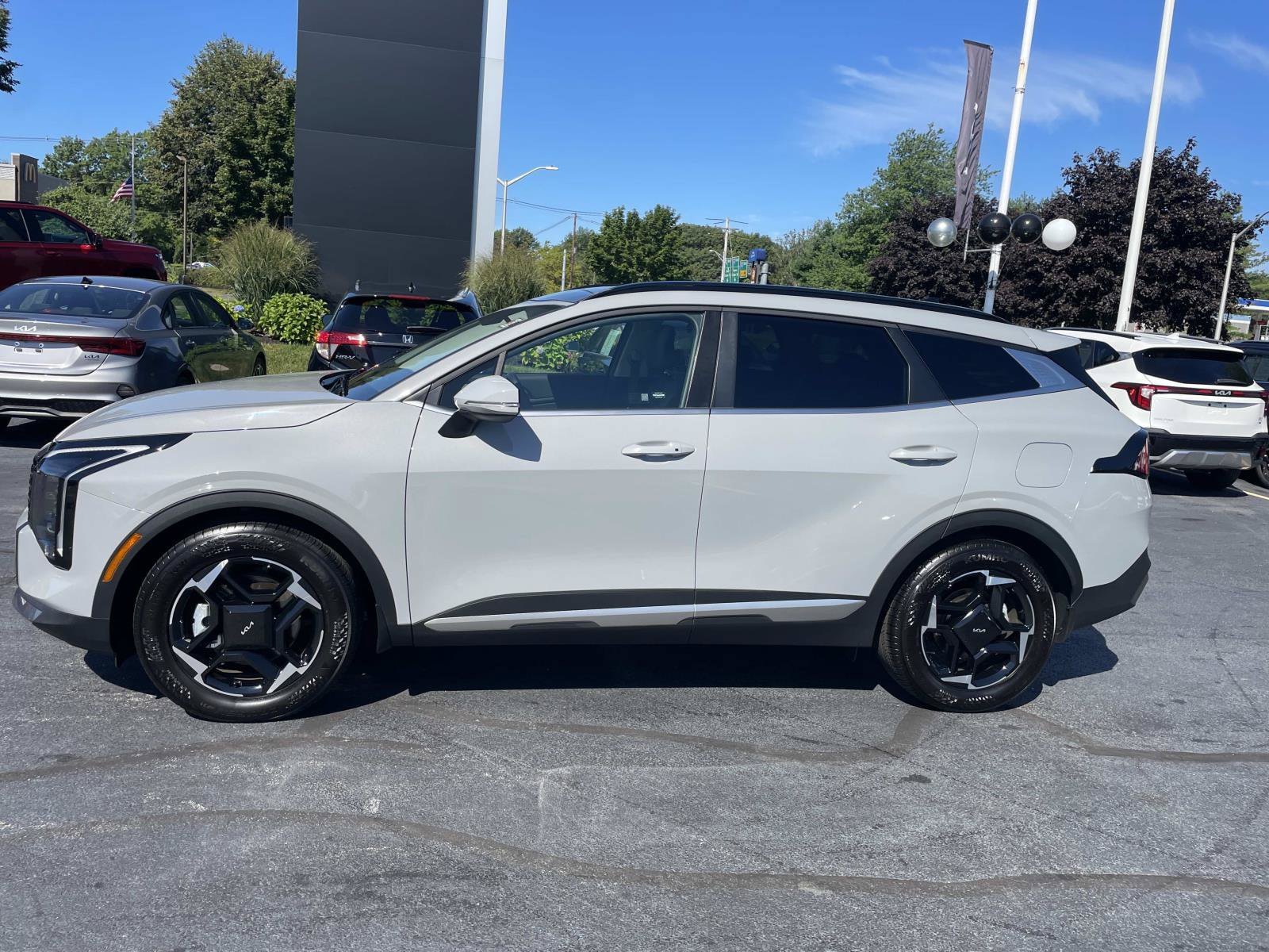 Used 2026 Kia Sportage EX w/ EX Panorama Roof Package FWD image 2