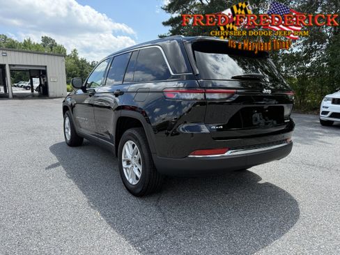 Used 2025 Jeep Grand Cherokee Laredo X AWD/4WD image 5