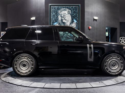 Used 2024 Land Rover Range Rover SV AWD/4WD image 4
