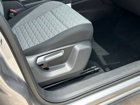Certified 2025 Volkswagen Tiguan S FWD image 43