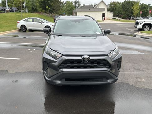 Used 2021 Toyota RAV4 LE FWD image 3