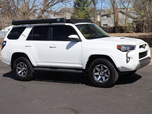 Used 2017 Toyota 4Runner TRD Off-Road image 2