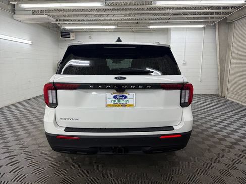 New 2026 Ford Explorer Active RWD image 8