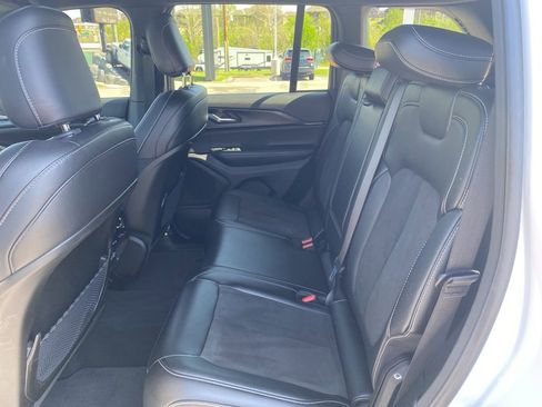 Certified 2024 Jeep Grand Cherokee Altitude AWD/4WD image 18