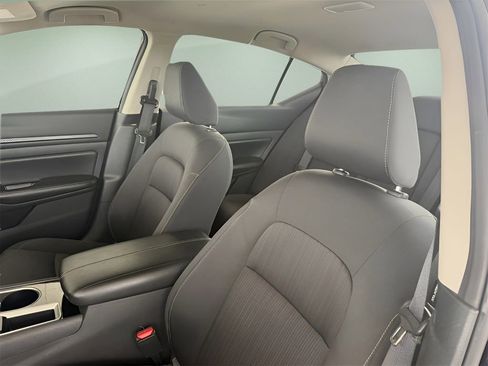 Used 2024 Nissan Altima 2.5 SV image 14