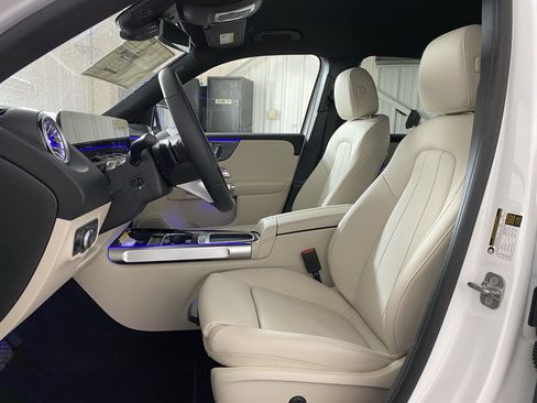 Certified 2025 Mercedes-Benz GLB 250 4MATIC image 4