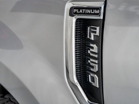 Used 2022 Ford F250 Platinum w/ FX4 Off-Road Package AWD/4WD image 44