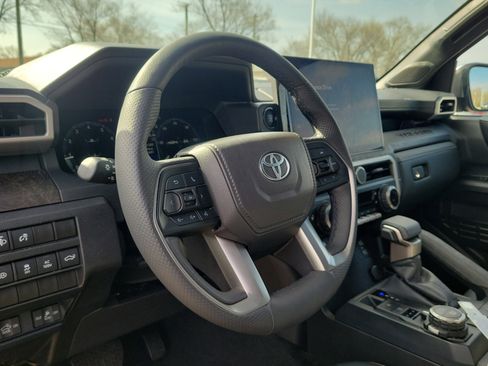 Used 2025 Toyota Tacoma Limited image 15