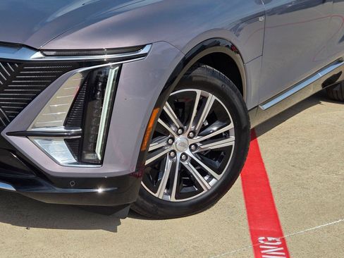 Certified 2024 Cadillac Lyriq Luxury AWD/4WD image 7