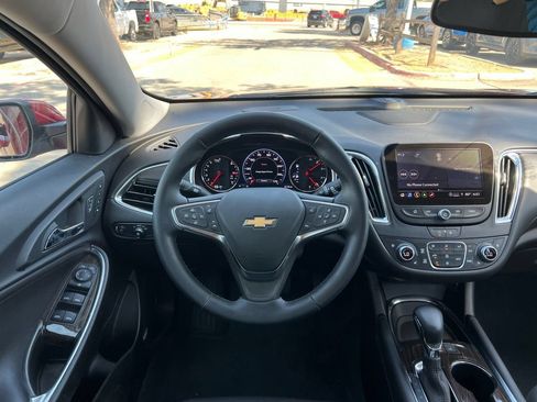 Used 2025 Chevrolet Malibu LT FWD image 15