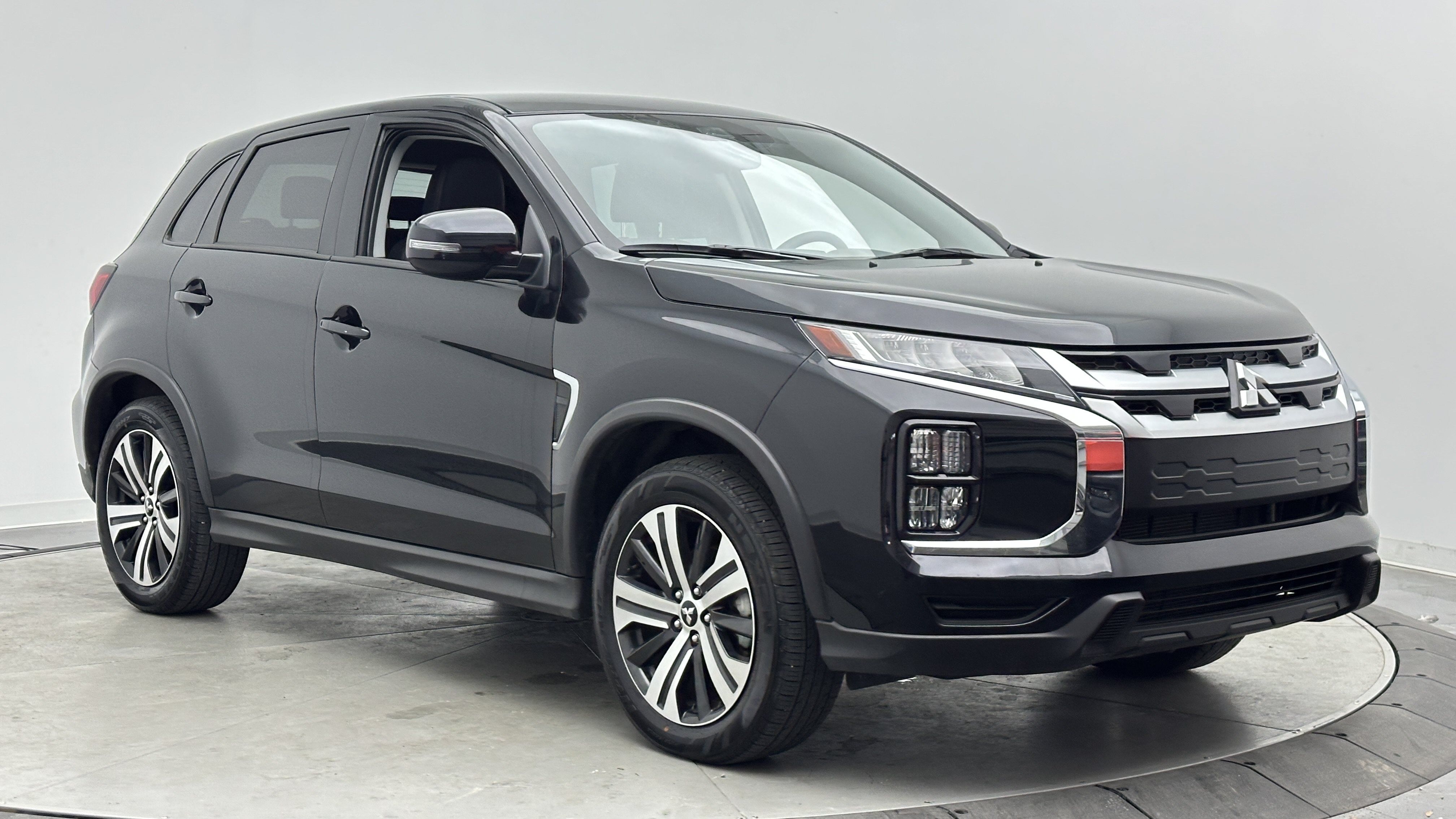Used 2026 Mitsubishi Outlander Sport SE AWD/4WD image 3