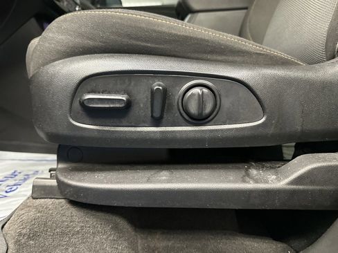 Used 2020 Chevrolet Traverse LT image 32