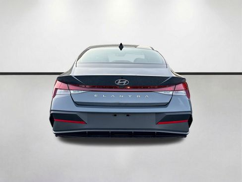 New 2026 Hyundai Elantra SE image 4