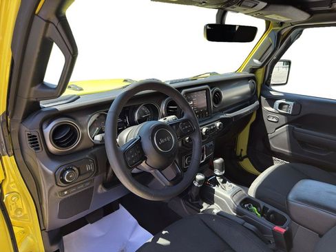 Used 2023 Jeep Wrangler Unlimited w/ Sun & Screen Package AWD/4WD image 7