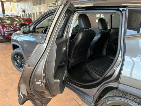 Used 2018 Jeep Compass Latitude w/ Popular Equipment Group AWD/4WD image 28