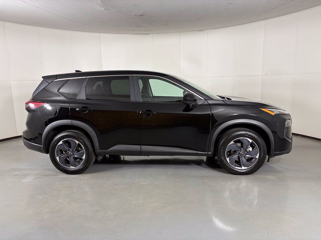 Used 2024 Nissan Rogue SV FWD image 8