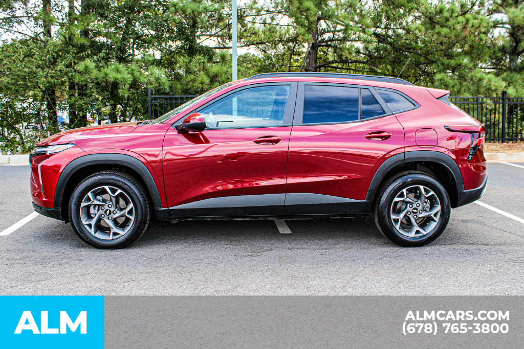 Used 2025 Chevrolet Trax LT FWD image 6