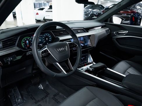 Used 2024 Audi Q8 e-tron Premium Plus image 19
