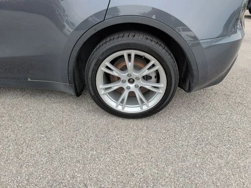 Used 2022 Tesla Model Y Long Range AWD/4WD image 9