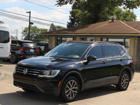 Used 2019 Volkswagen Tiguan SE w/ Panoramic Sunroof Package image 5