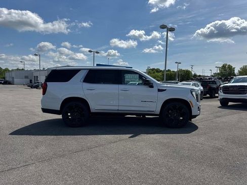 New 2026 GMC Yukon Denali w/ Denali Reserve Package AWD/4WD image 3