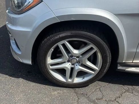 Used 2016 Mercedes-Benz GL 550 4MATIC image 17