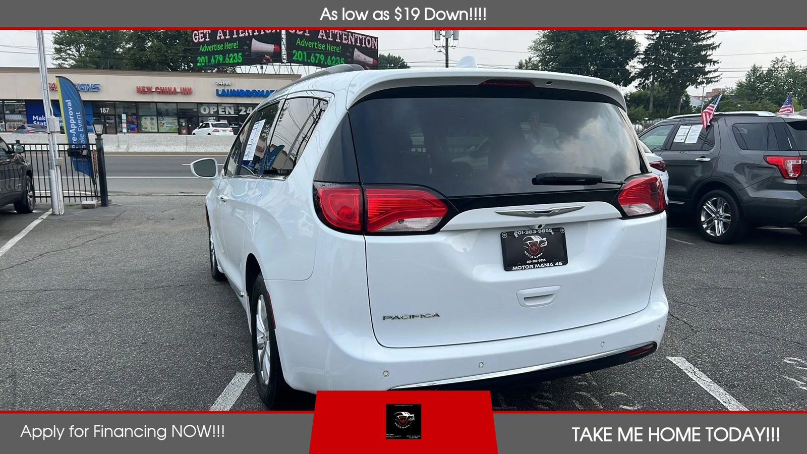 Used 2017 Chrysler Pacifica Touring-L FWD image 3