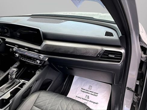 Used 2025 Kia Telluride AWD image 29