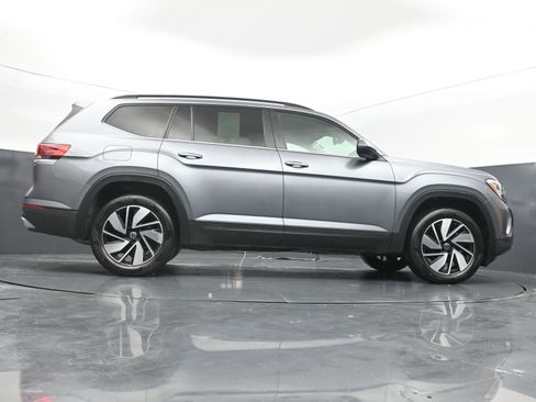 Used 2025 Volkswagen Atlas SE FWD image 40