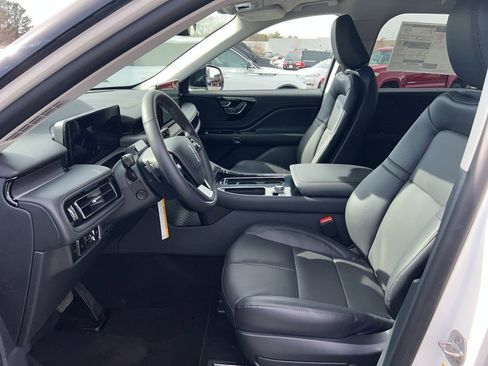 New 2026 Lincoln Aviator 2WD w/ Jet Appearance Package image 9