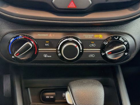 Used 2025 Kia Soul LX w/ LX Technology Package FWD image 22