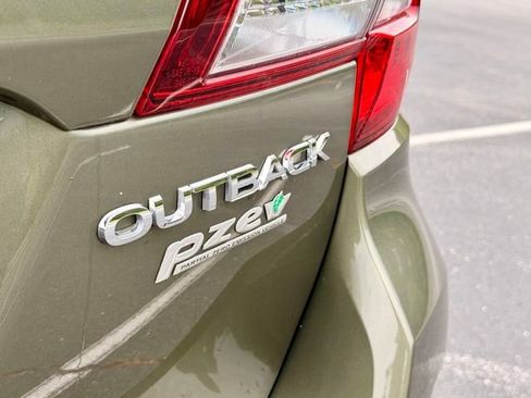 Used 2017 Subaru Outback 2.5i Touring w/ Popular Package #5A AWD/4WD image 16