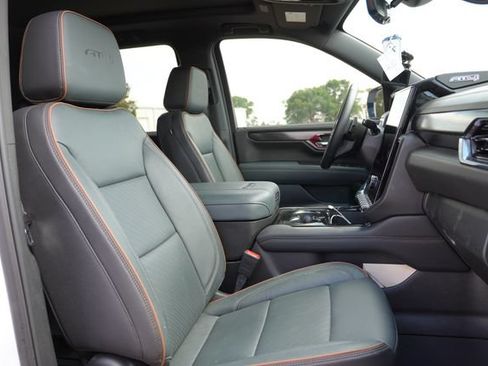 Used 2025 GMC Yukon XL AT4 w/ AT4 Premium Package AWD/4WD image 10