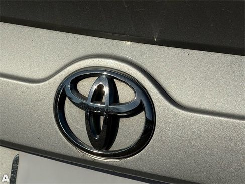 Used 2013 Toyota Camry SE image 12