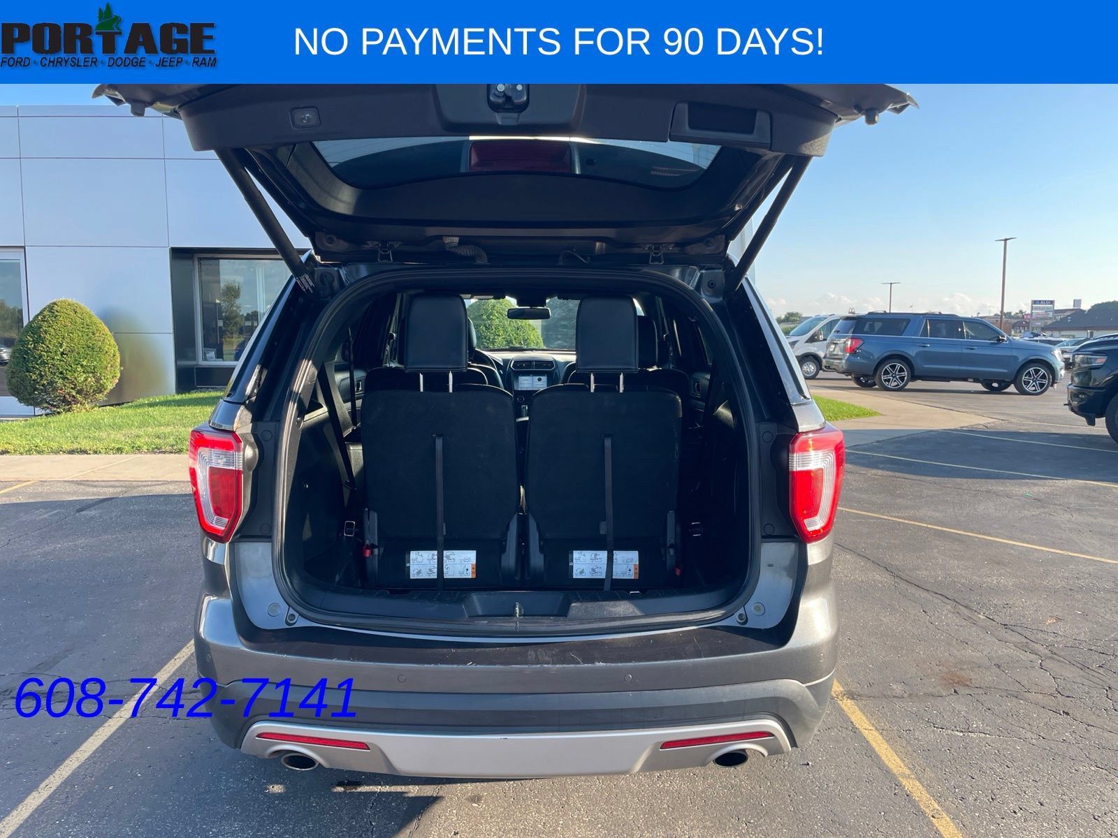 Used 2017 Ford Explorer XLT w/ Equipment Group 202A AWD/4WD image 5