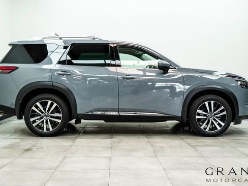 Used 2025 Nissan Pathfinder Platinum AWD/4WD image 9