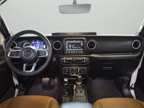 Used 2023 Jeep Wrangler Unlimited Sahara AWD/4WD image 19