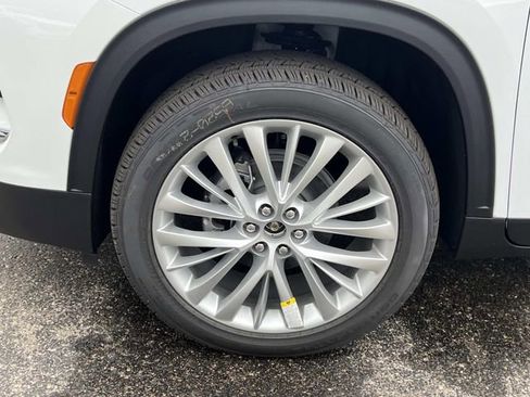 Used 2026 Buick Enclave Preferred w/ Power Package image 9