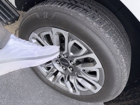 Used 2023 GMC Yukon Denali Ultimate image 14