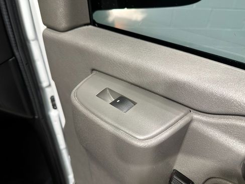 Used 2020 GMC Savana 2500 Extended w/ Enhanced Convenience Package RWD image 16