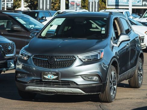 Used 2020 Buick Encore Essence image 2
