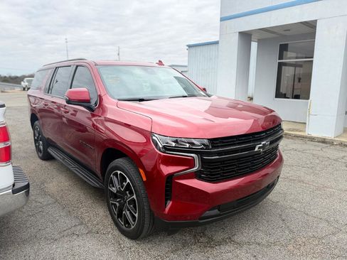 Used 2023 Chevrolet Suburban RST w/ Luxury Package image 2