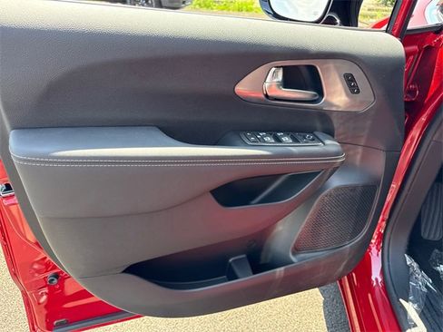 New 2026 Chrysler Pacifica Select image 11