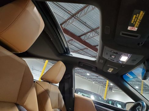 Used 2021 Lexus ES 300h w/ Premium Package FWD image 16