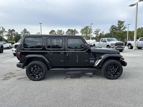 Used 2022 Jeep Wrangler Unlimited Sahara AWD/4WD image 2