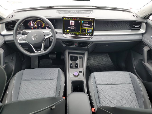 Certified 2026 Volkswagen Tiguan SE FWD image 8