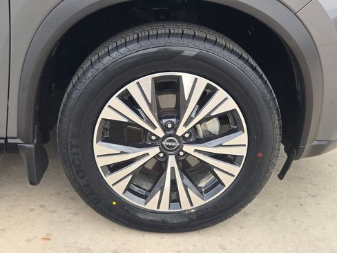 Used 2023 Nissan Rogue SV image 30